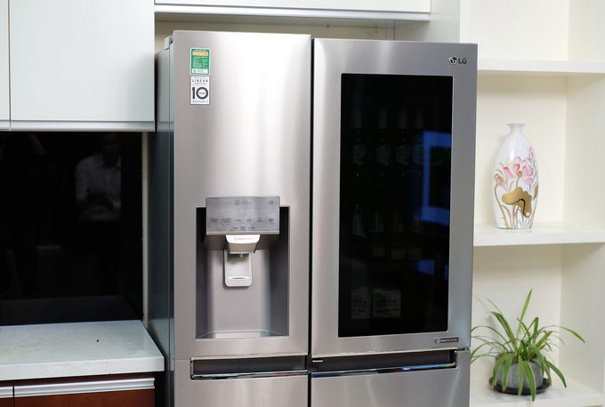 Tu Lanh Co Cua Trong Suot Dieu Khien Qua Smartphone 15