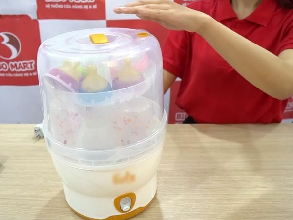 Cách vệ sinh bình sữa cho bé an toàn, hợp vệ sinh bằng lò vi sóng