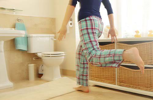Thiết bị điện và thói quen đi vệ sinh gây nguy hiểm cho sức khỏe người Việt