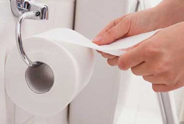 Thiết bị điện và thói quen đi vệ sinh gây nguy hiểm cho sức khỏe người Việt
